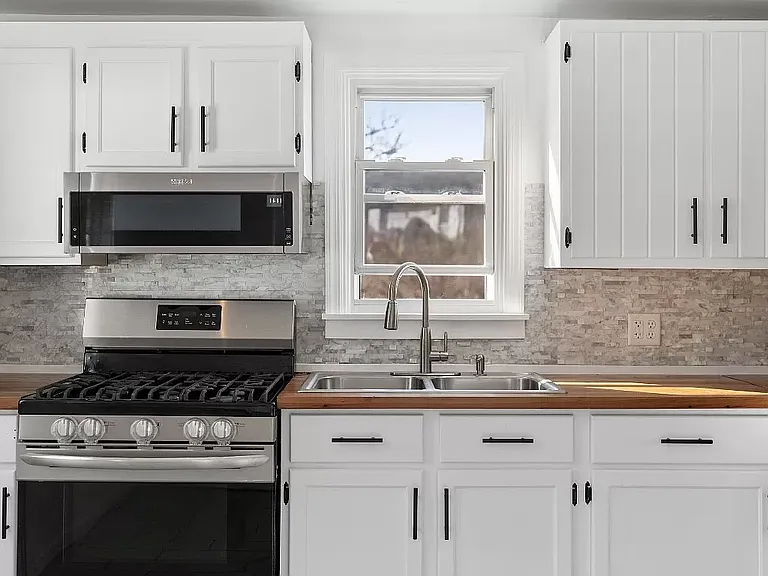 56 Powers Rd — Photo 18