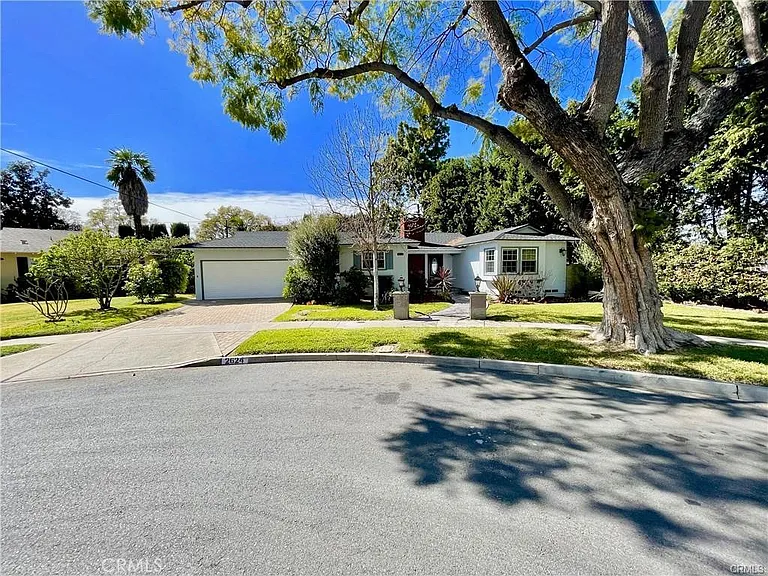 2624 N Towner St — Photo 1