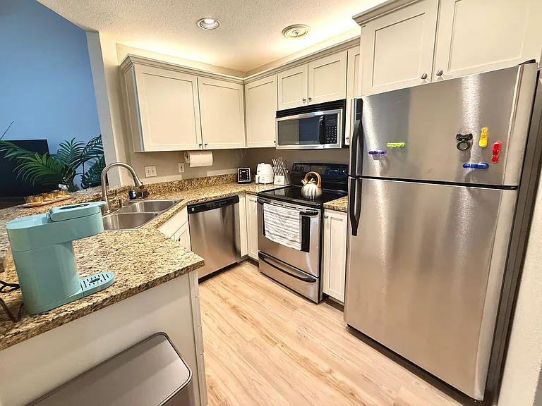 4104 N Hall St #326 — Photo 10