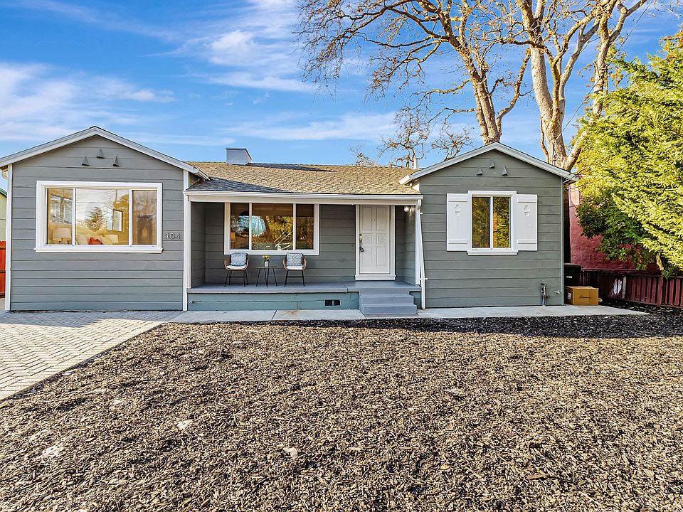 1st image of 304 Redwood Ave