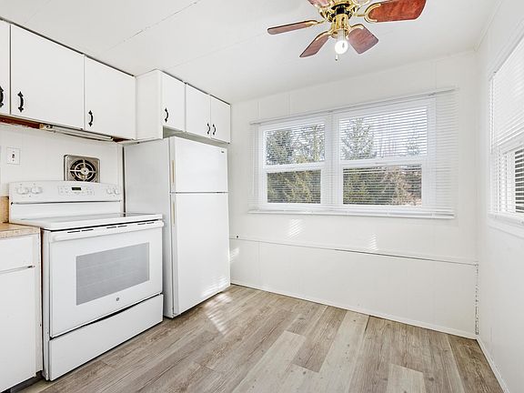 5th image of 1155 SE Professional Mall Blvd Trailer 402