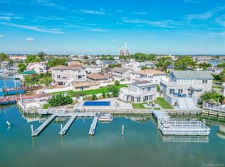 210 Saratoga Blvd, Island Park, NY 11558