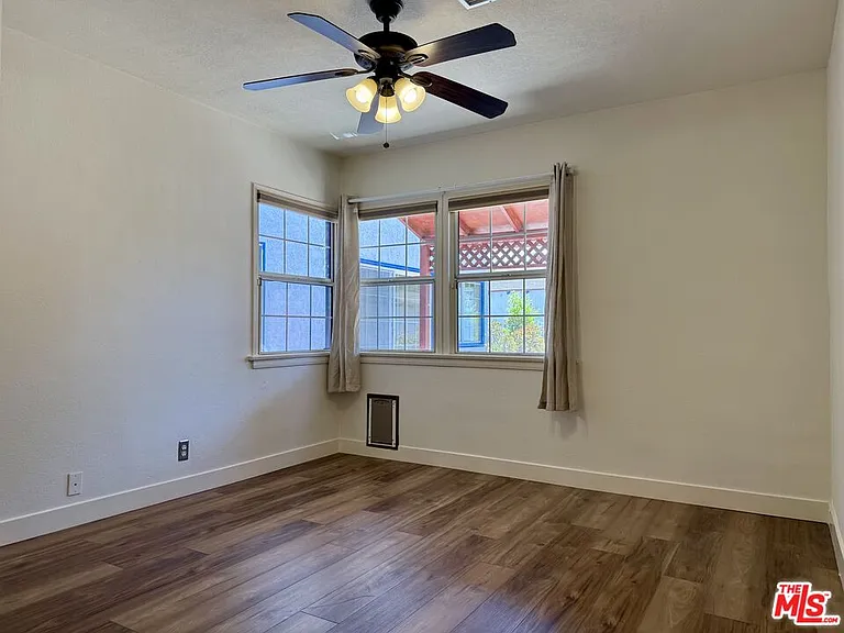 6205 Gentry Ave — Photo 11