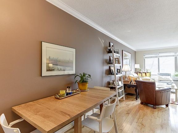 HARDWOOD FLOORS & CROWN MOLDING THROUGHOUT.