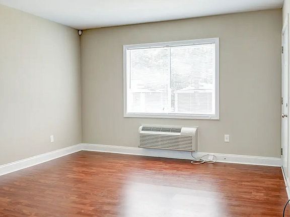 2nd image of 1246 Graham Ave Unit 23
