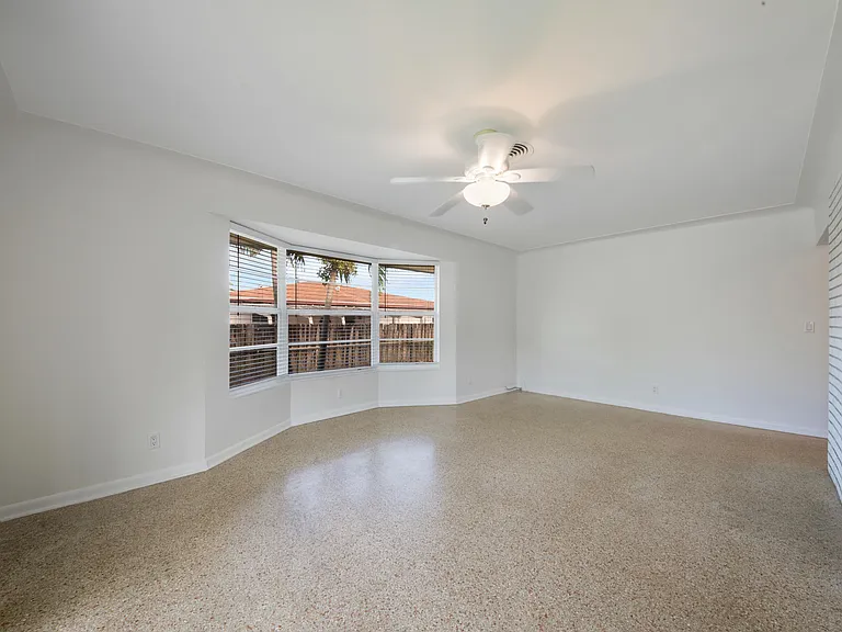 2022 Collier Ave — Photo 6