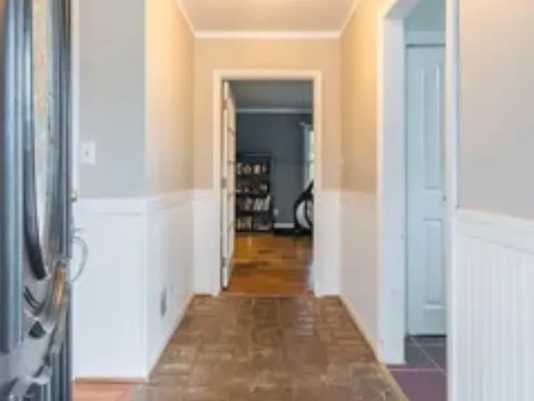 1027 Gainesway Dr — Photo 10