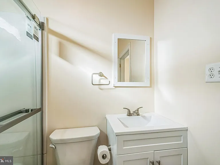 459 Martin St #2R — Photo 18