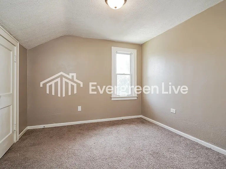 821 S 56th St — Photo 11