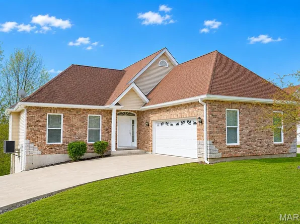 881 Riverview Dr, Golden Eagle, IL 62036