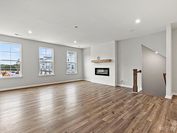 3rd image of 6989 Waterstone Dr #4