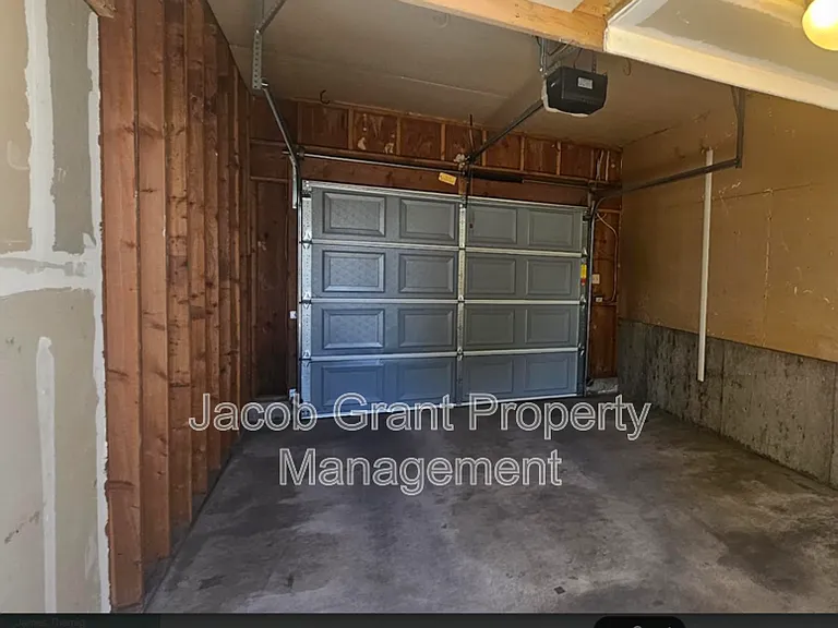 360 N Fanning Ave — Photo 10