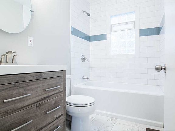 3rd image of 1043 Orchid Rd
