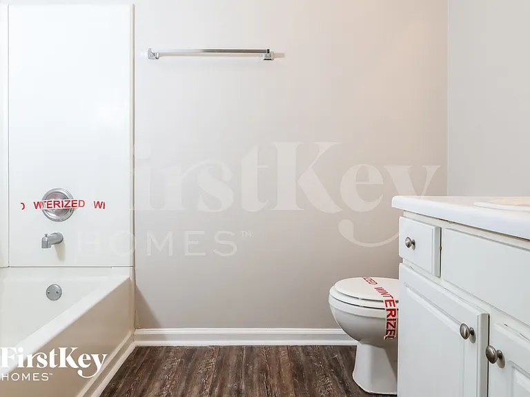 1213 Lakeview Cove Dr — Photo 13