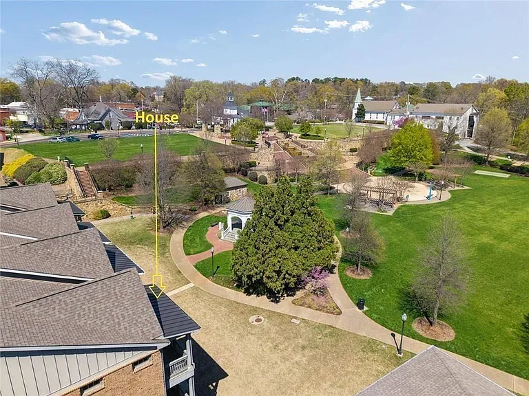 124 Parkside West Ct — Photo 34