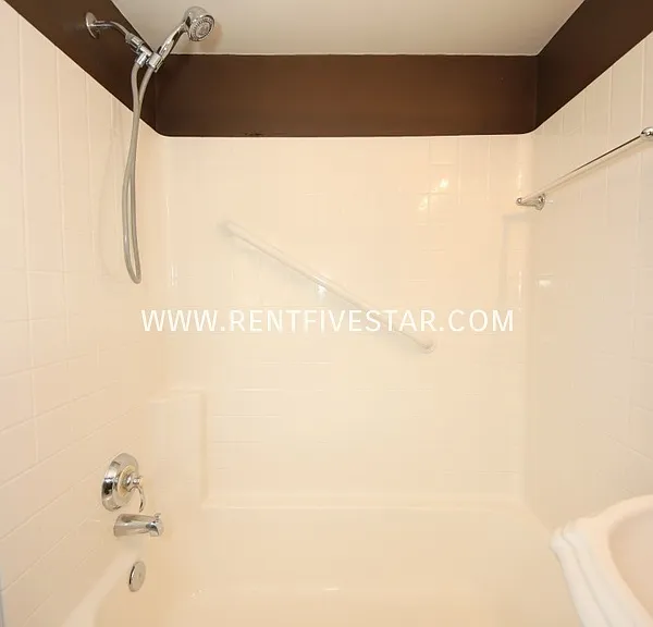 1132 E Poplar St — Photo 8