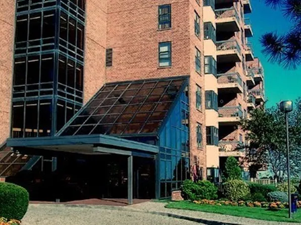 1 Seal Harbor Rd APT 815, Winthrop, MA 02152