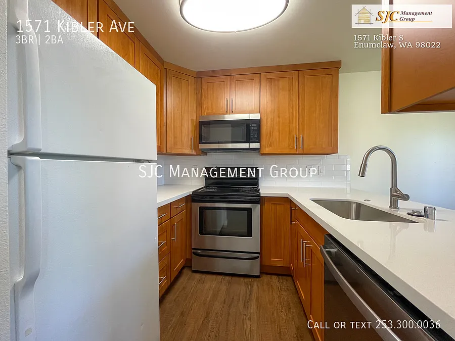 Three Bedroom/Two Bath Updated Townhome for Rent — Photo 4