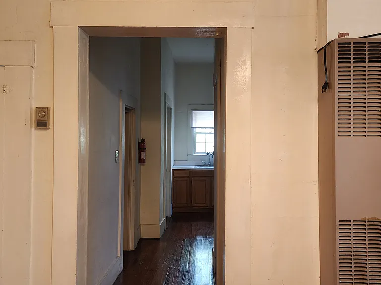 111 NW 7th Ter #C — Photo 7