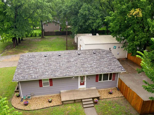 618 NW 8th St #800, Abilene, KS 67410