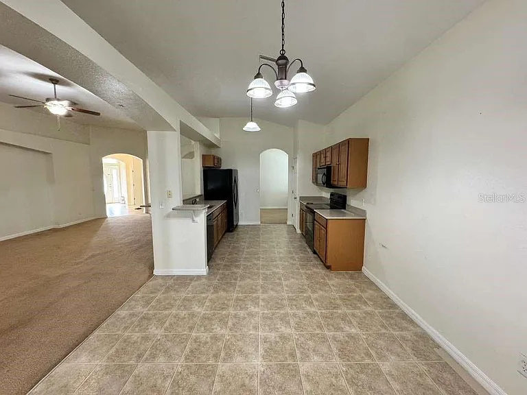 221 Towerview Dr E — Photo 6
