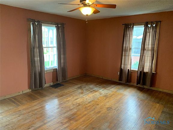 3rd image of 409 S East Ave
