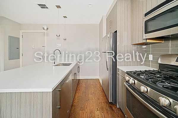1st image of 2718 Hoyt Ave S APT 10B