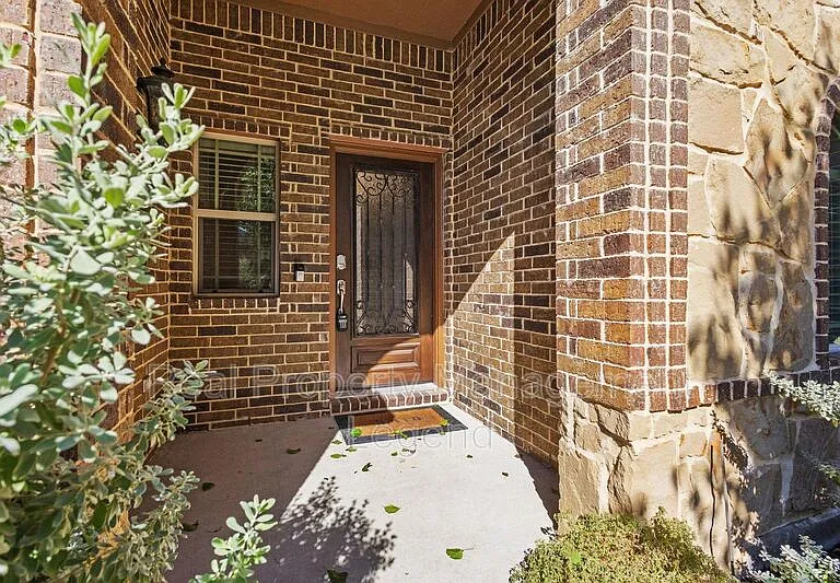 1451 Cedar Hollow Dr — Photo 4