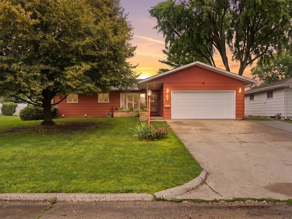 2004 N 3rd Ave E, Newton, IA 50208