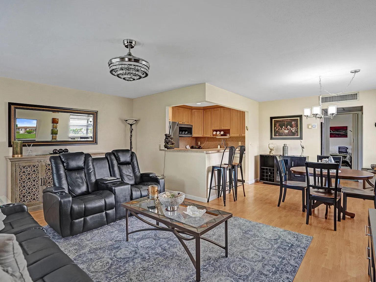 1 bed, 1.5 bath, 720 sqft, $1,550 — Photo 4