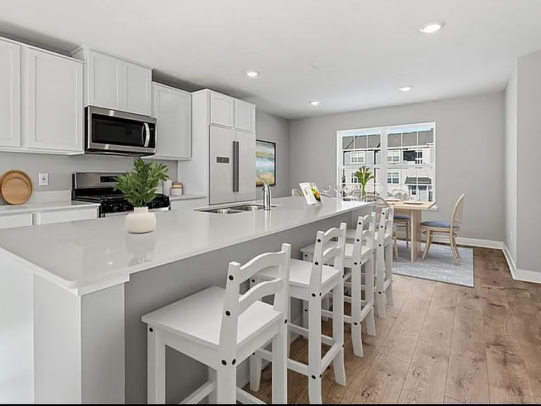 6740 Hinterland Trl S — Photo 2