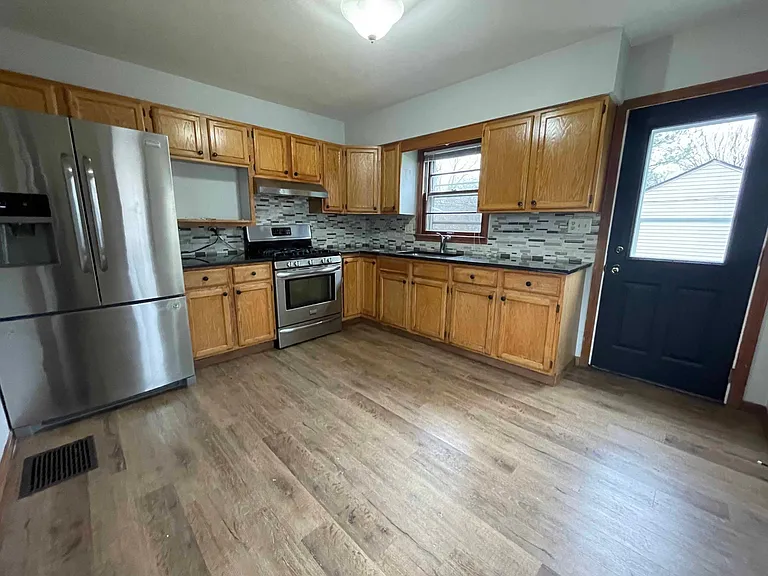 2784 Eastminster Rd — Photo 3
