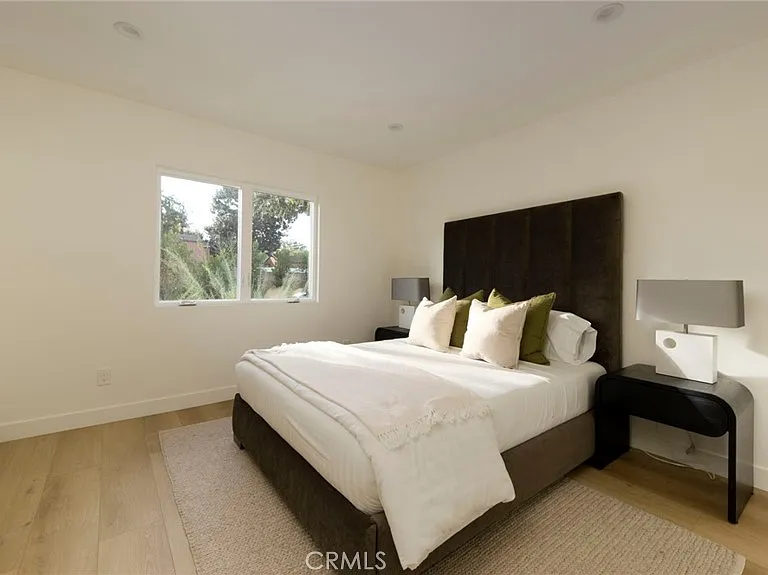 3554 S Sycamore Ave — Photo 32