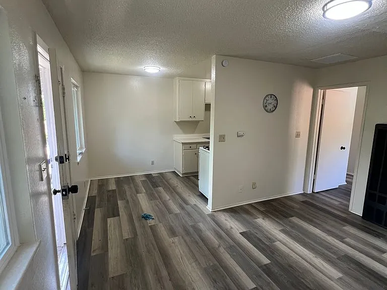 1168 Nevada Ave — Photo 2