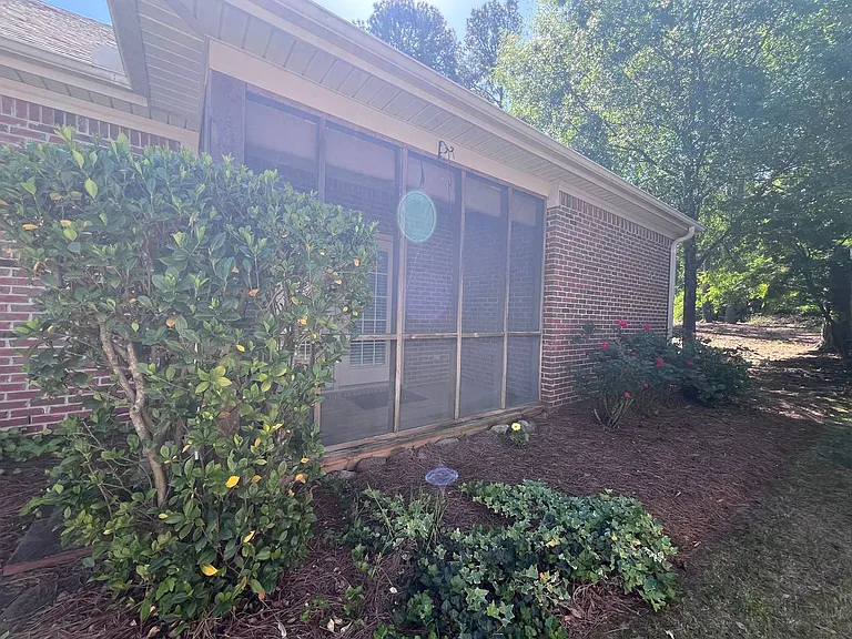 1618 Professional Pkwy — Photo 25