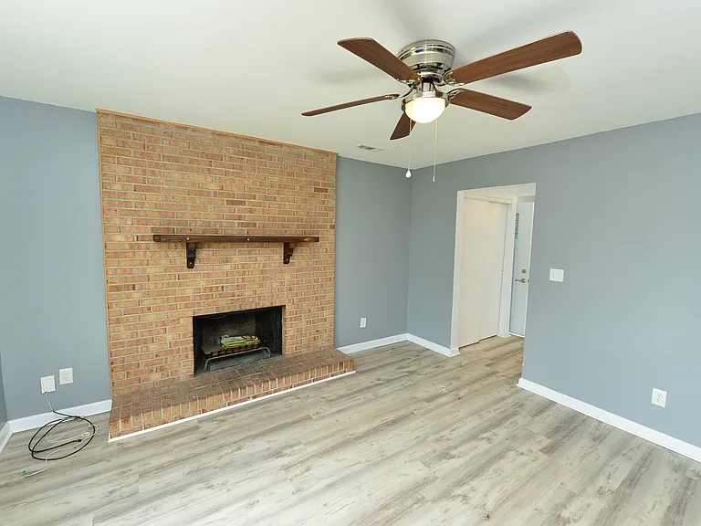 806 Jamestowne Dr — Photo 11