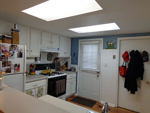 3rd image of 351 Meadow Green Ln