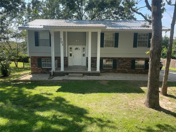 701 Greenbriar Dr, Rolla, MO 65401