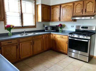 42 Crystal St, Cary, IL 60013