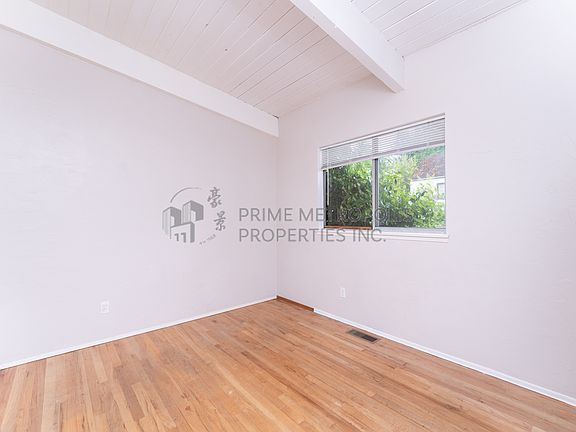 3rd image of 28 21st Pl