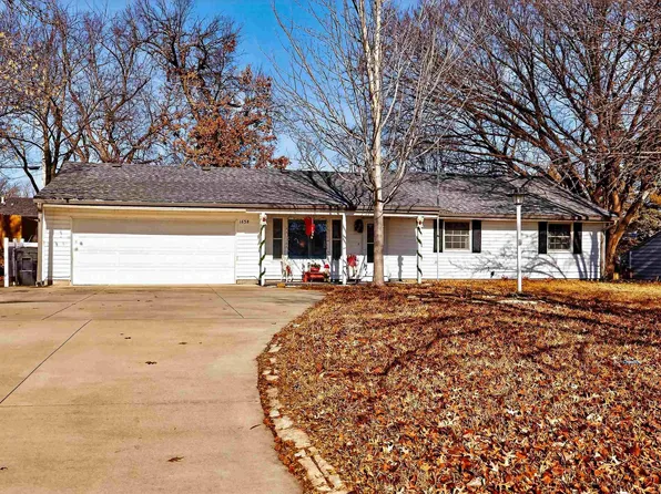 1638 SW 28th St, Topeka, KS 66611