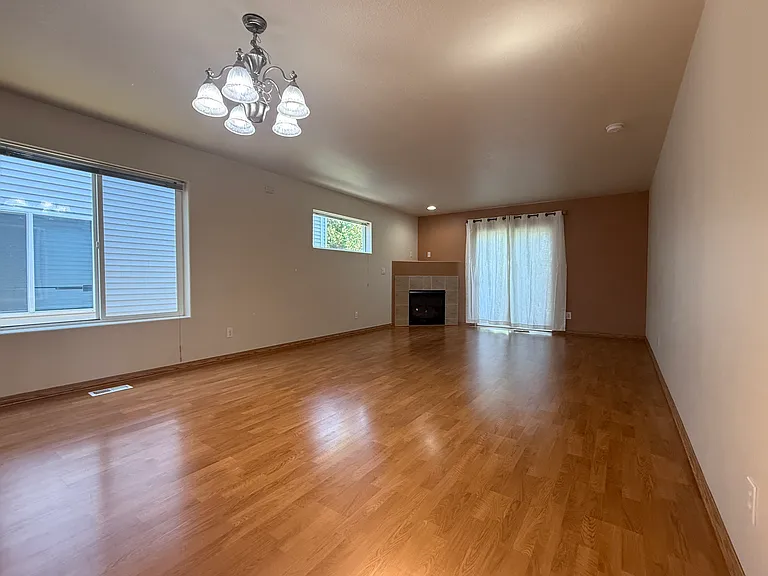 11739 SE Yamhill St — Photo 4