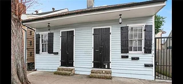 2010 Dauphine St