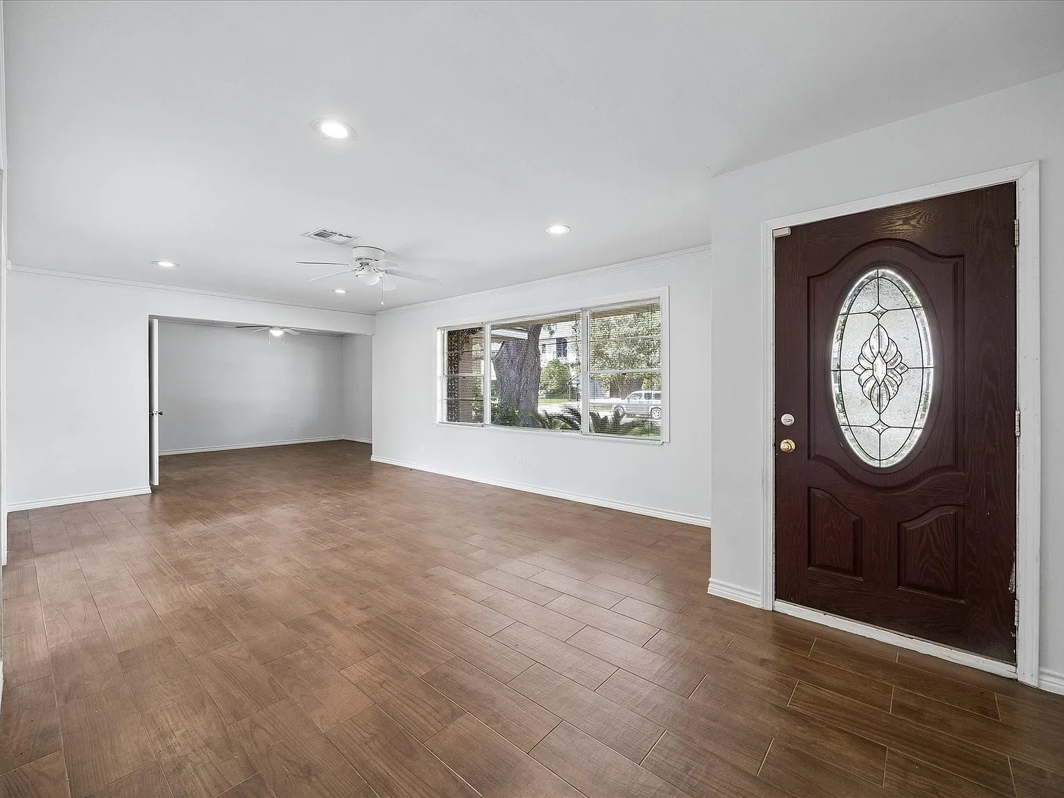 4 bed, 3.0 bath, 2742 sqft, $3,295 — Photo 2