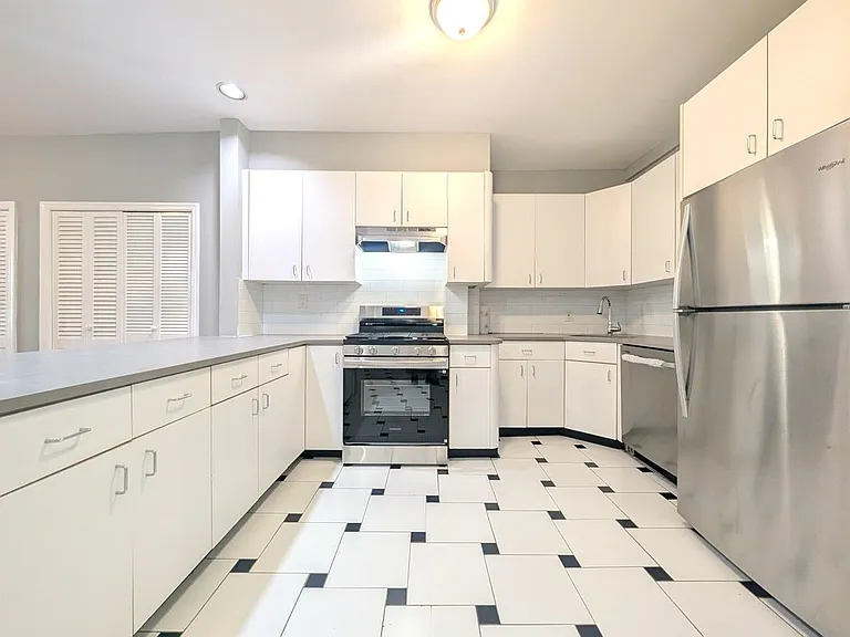 69 Beacon Ave #2 — Photo 4