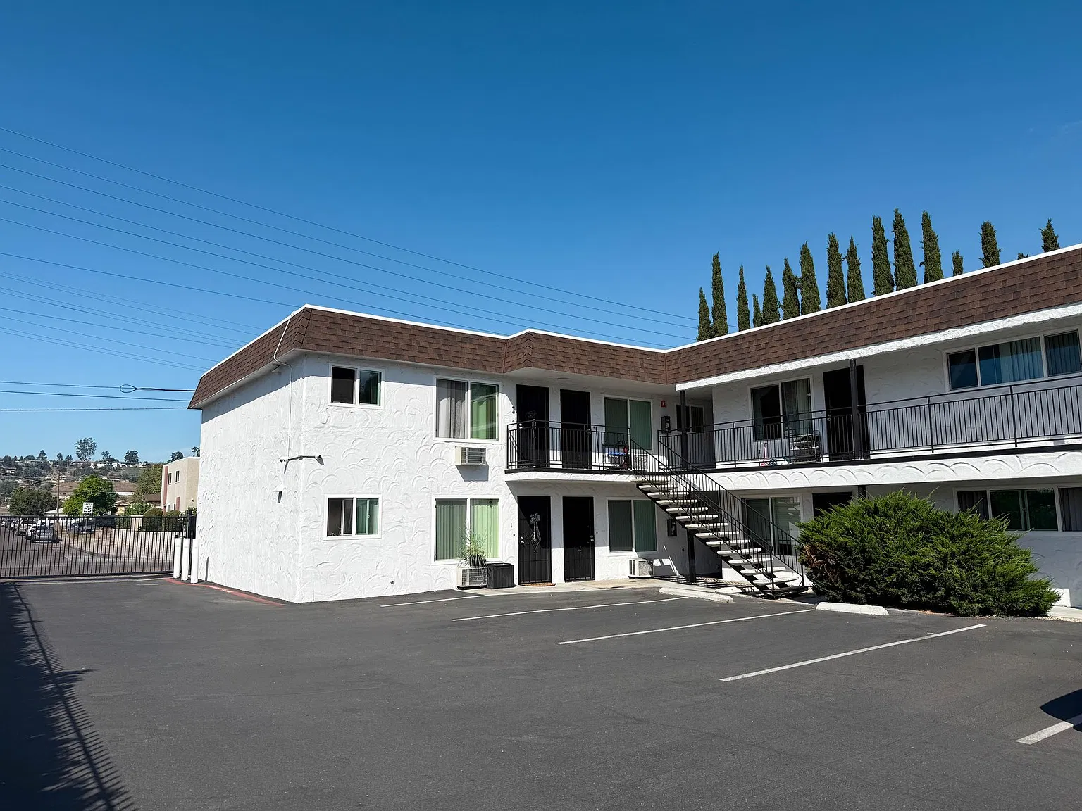 Camelot Apartments — Photo 4