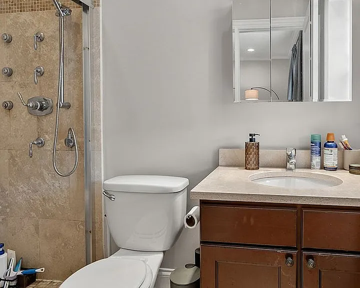 Hinman Court Condos — Photo 44