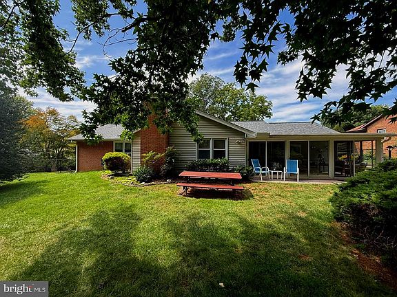 3rd image of 703 Fairfield Ave