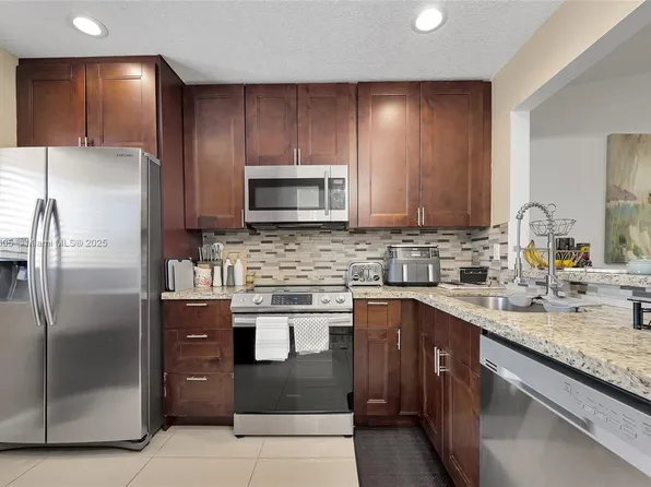 9539 Boca Cove Cir APT 111, Boca Raton, FL 33428