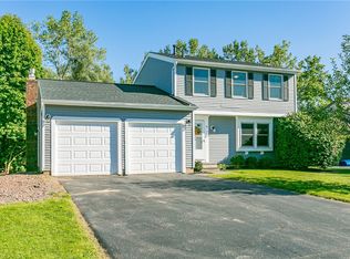 19 Bramblewood Ln, Penfield, NY 14526